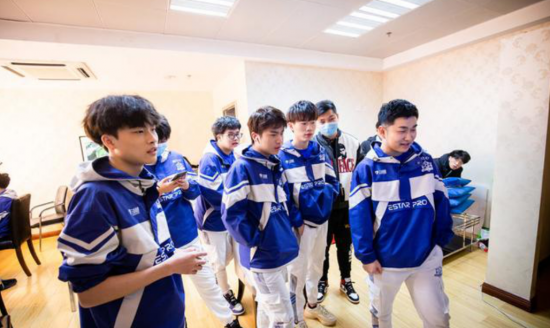 iQOO15助力王者荣耀144FPS竞技体验成为KPL选手新宠